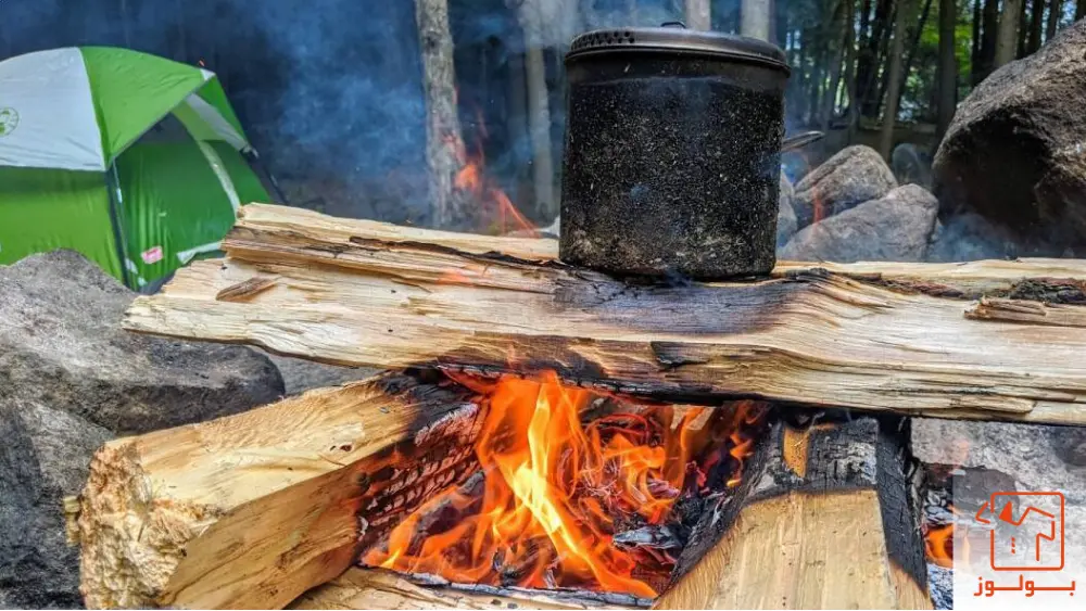 کسانی که برای کمپ در طبیعت رفته اند، در فصل سرما و زمستان و پاییز، از لیاس کمپینگ گرم و برپا کردن آتش برای حفظ سلامت استفاده می کنند.