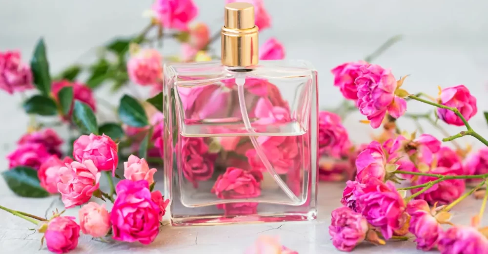 ترند عطر بهاری 2024 و 1403 برای ادکلن زنانه و ادکل مردانه شامل رایحه‌ی قهوه و وانیل می‌شود. همچنین ترند عطر بهاری روی عطرهای پوستی و آروماتراپی، رایحه‌ی رژلب و نت گل بنفشه و گل زنبق تمرکز دارد.