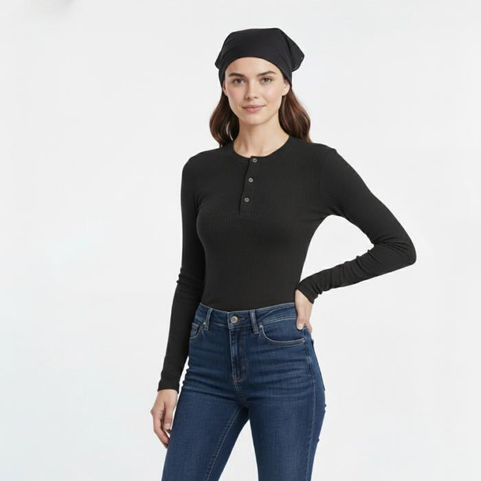 بلوز زنانه بهبود از جنس گپ (GAP) بافتنی، دارای ۳ دکمه در قسمت بالایی یقه، در رنگ