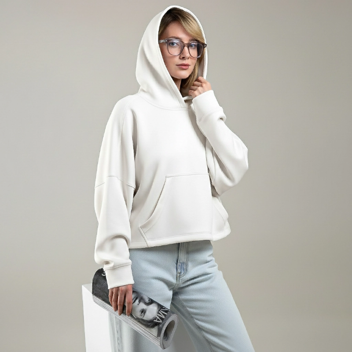 هودی زنانه کراپ (نیم‌تنه) برند بهبود از جنس پارچه غواصی (Scuba) با ایستایی شیک، در رنگ