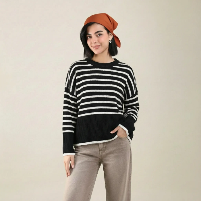 بلوز بافت راه راه افقی زنانه، سایز Free، دارای چاک در دو طرف پایین، از جنس بافت نرم و گرم.