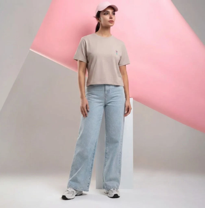 تیشرت زنانه برند بهبود (Behboud) با پارچه یک‌رو پنبه در رنگ‌های متنوع و سایز M و L.